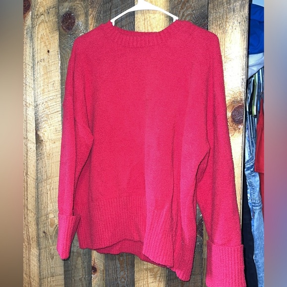 Bright red sweater - Picture 1 of 1